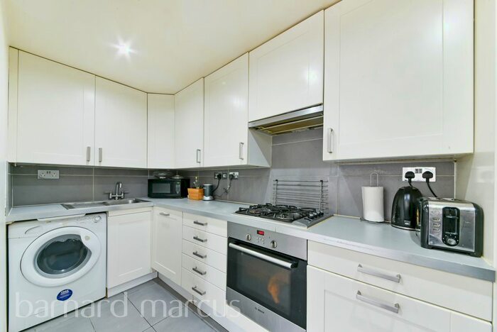 2 Bedroom Flat To Rent In Leigham Court Road, London, SW16