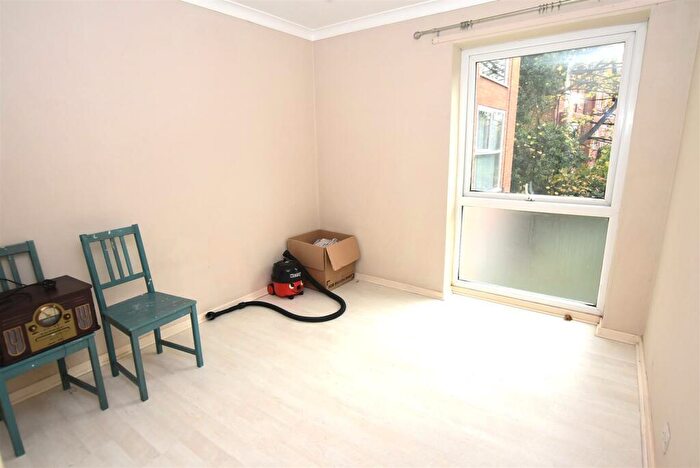 2 Bedroom Apartment For Sale In Westminster Court, Bidston Road, Oxton, CH43