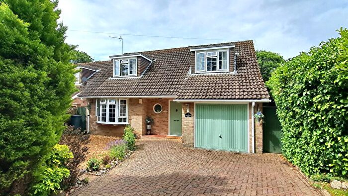 3 Bedroom Detached House For Sale In Lyon Avenue New Milton Hampshire, BH25