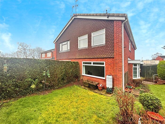 3 Bedroom Semi Detached House For Sale In Eborall Close, Warwick, Warwickshire, CV34