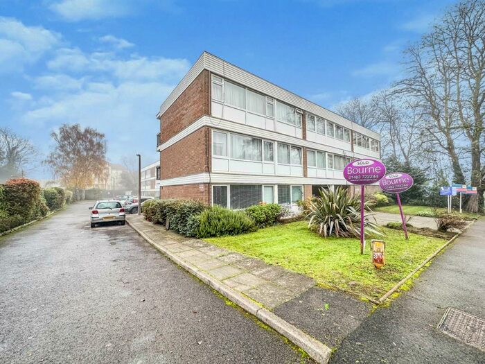 2 Bedroom Flat To Rent In Hillview Road, Woking, Surrey, GU22