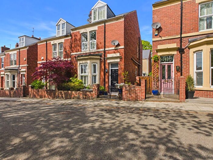 4 Bedroom Semi Detached House For Sale In Myrtle Grove, Low Fell, NE9