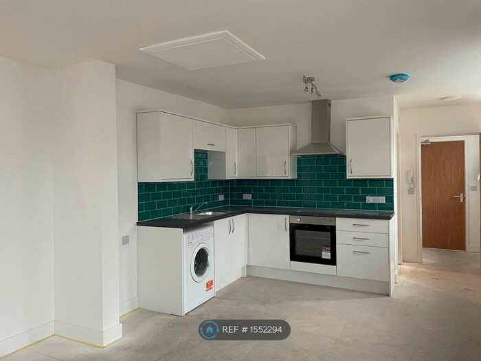 1 Bedroom Flat To Rent In North Hill, Plymouth, PL4