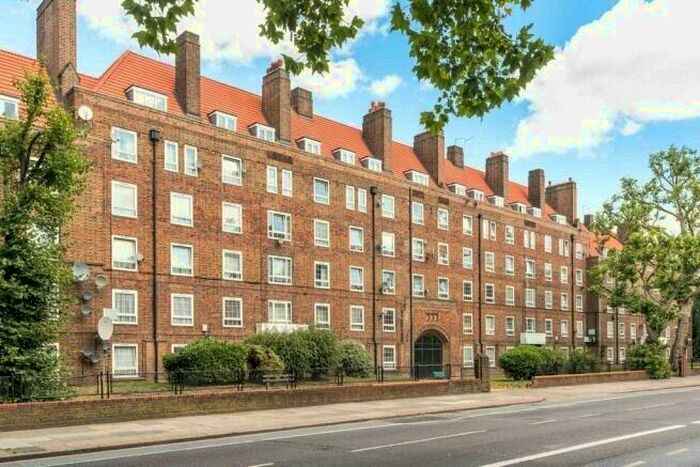 2 Bedroom Flat To Rent In Peckham Road, London, SE5