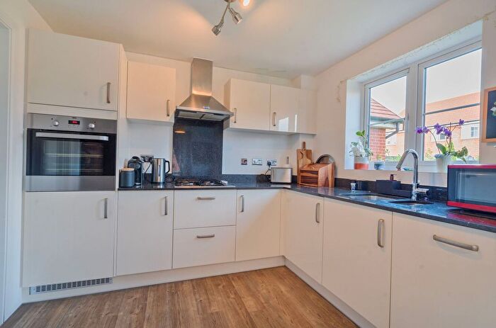3 Bedroom Detached House For Sale In Willow Way, Bracklesham Bay, PO20