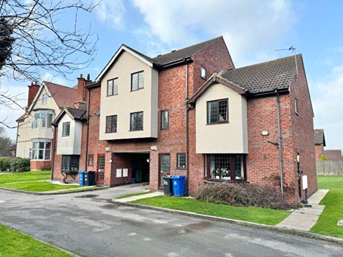 2 Bedroom Town House For Sale In Mill Road, Cleethorpes, DN35