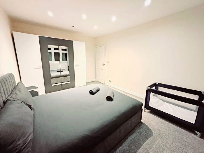 5 Bedroom Semi-Detached House For Sale In Meadow Drive, London, NW4