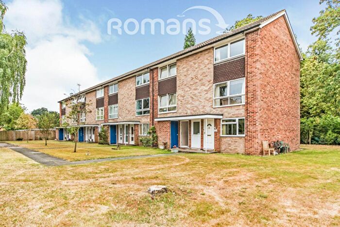 2 Bedroom Maisonette To Rent In Inglewood Court, RG30