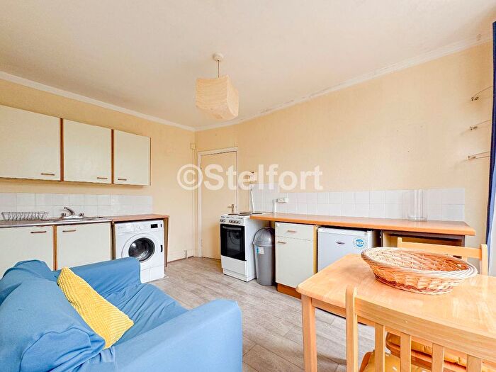 2 Bedroom Flat To Rent In Coldharbour Lane, London, SW9
