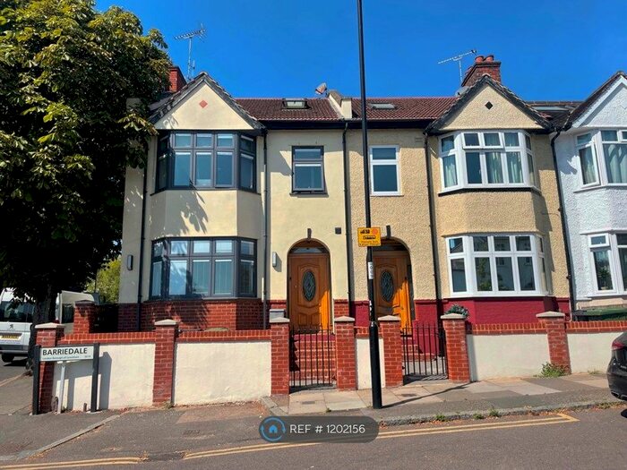 3 Bedroom Maisonette To Rent In Barriedale, London, SE14