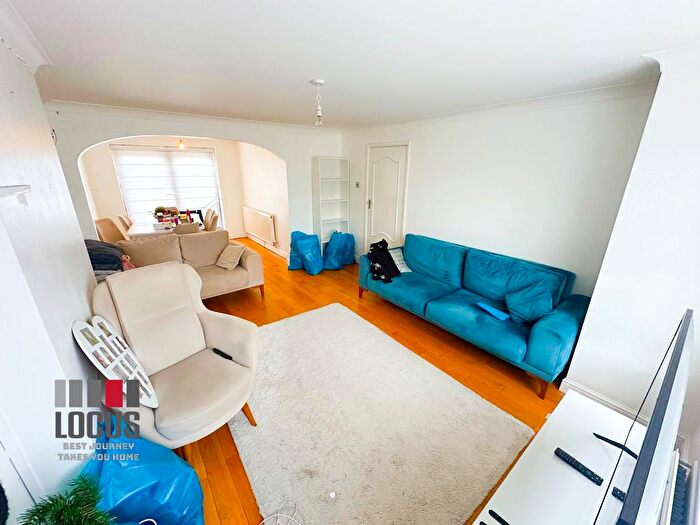 3 Bedroom Semi-Detached House To Rent In Ferns Close, Enfield, EN3