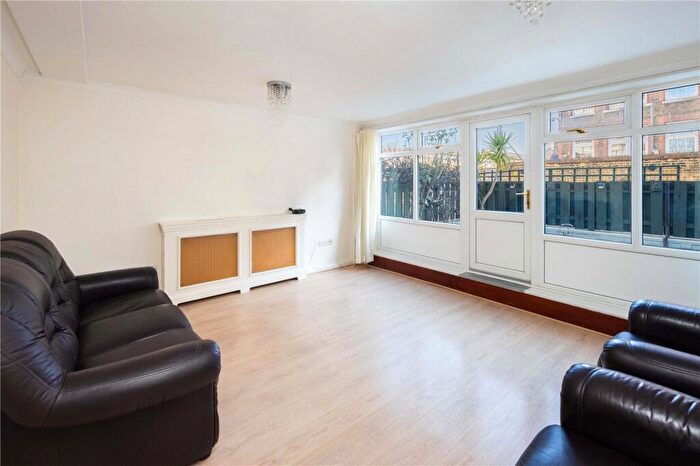 2 Bedroom Maisonette To Rent In Guerin Square, Bow, London, E3
