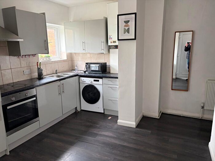 1 Bedroom Flat To Rent In Flat A-b, Hamlet Court Road, Westcliff-on-sea, SS0