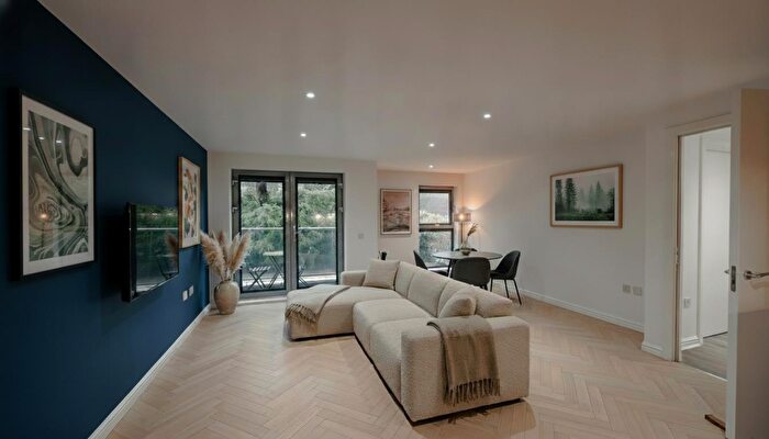 2 Bedroom Flat For Sale In Battersea Square, Battersea, London, SW11