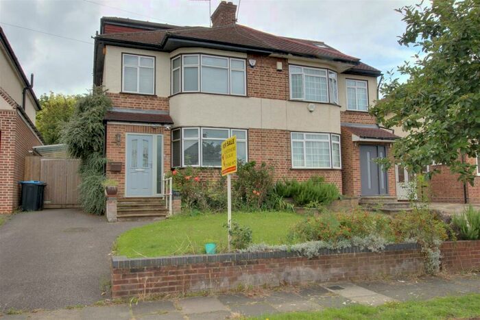 4 Bedroom Semi-Detached House To Rent In Onslow Gardens, London, N21