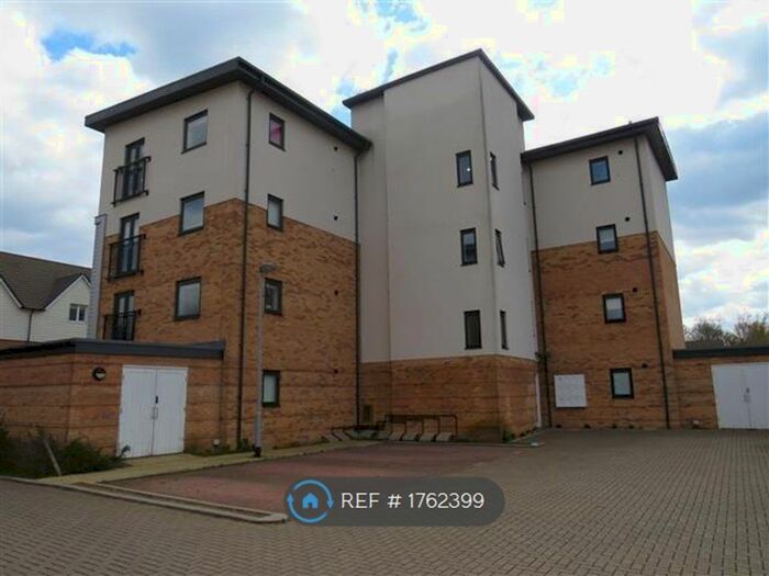 2 Bedroom Flat To Rent In Sovereign Place, Hatfield, AL9