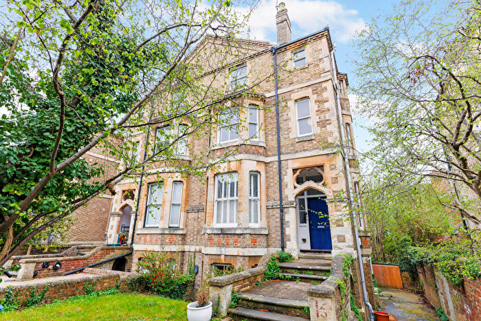1 Bedroom Flat For Sale In Warnborough Road, Oxford, OX2