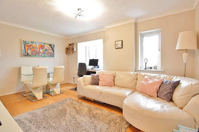 1 Bedroom Flat To Rent In Varsity Drive, Twickenham, TW1
