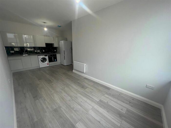 2 Bedroom Flat To Rent In Station Street, Burton-On-Trent, DE14