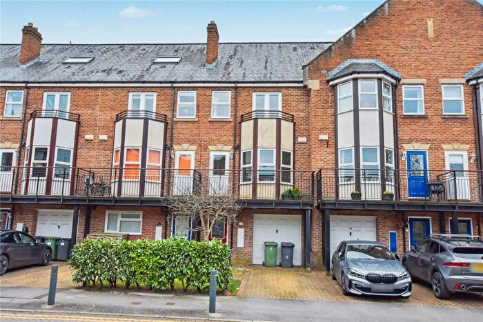 4 Bedroom Terraced House For Sale In Thornbury Avenue, Far Headingley, Leeds, LS16