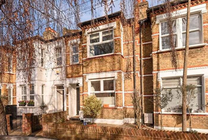2 Bedroom Flat For Sale In Ridley Road, Wimbledon, London, SW19