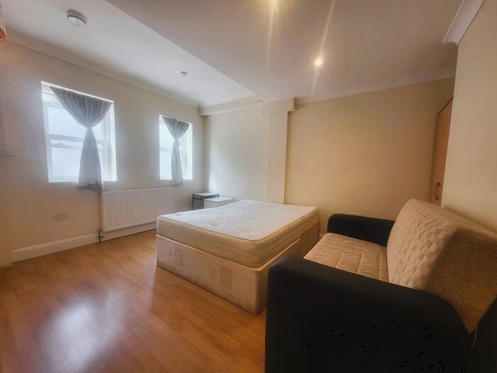 Studio To Rent In Garratt Lane, London, SW18