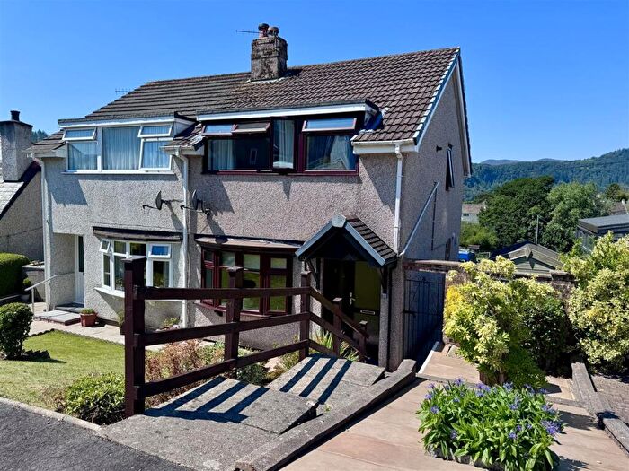 3 Bedroom Semi-Detached House For Sale In Trem Arfon, Llanrwst, LL26