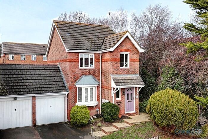 3 Bedroom Link Detached House For Sale In Penrith Way, Eastbourne, BN23