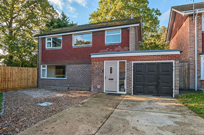 3 Bedroom Detached House For Sale In Ambrose Road, Tadley, RG26