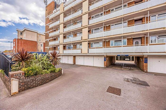 2 Bedroom Flat For Sale In Sea Front, Hayling Island, PO11