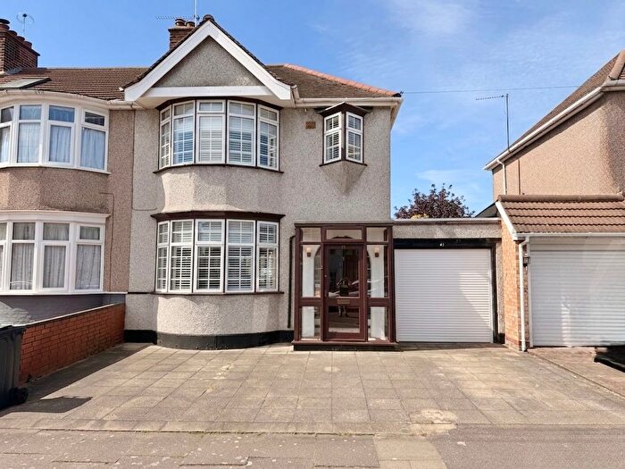 3 Bedroom End Of Terrace House For Sale In Roxy Avenue, Chadwel Heath, Essex, RM6