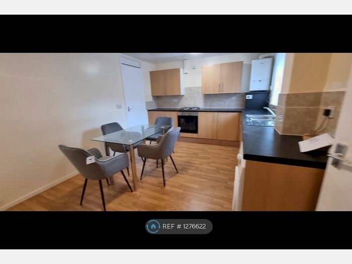3 Bedroom Terraced House To Rent In Lovell Park View, Leeds, LS7