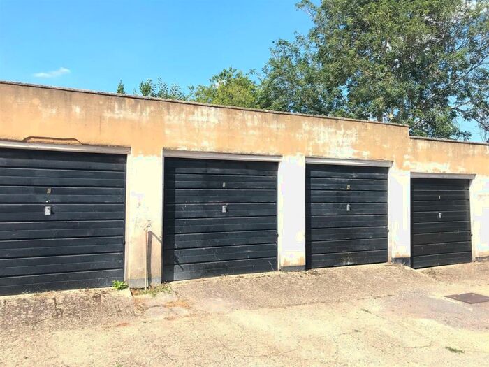 Garage / Parking To Rent In Salisbury - Fairview Road, SP1