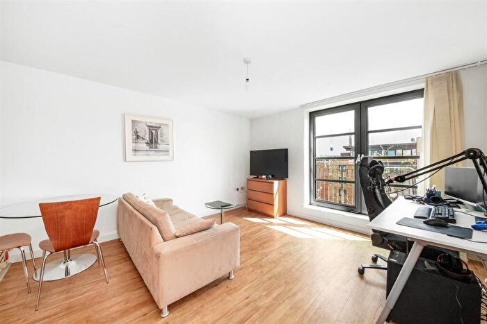 1 Bedroom Flat To Rent In Commercial Road, London, E14
