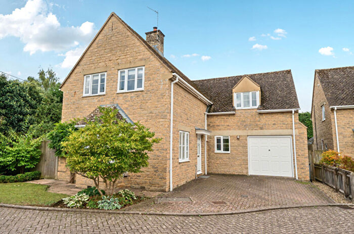4 Bedroom Detached House For Sale In Hicks Close, Hailey, Witney, OX29
