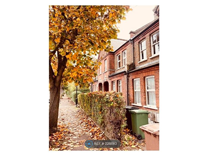 3 Bedroom Flat To Rent In Warner Road, London, E17