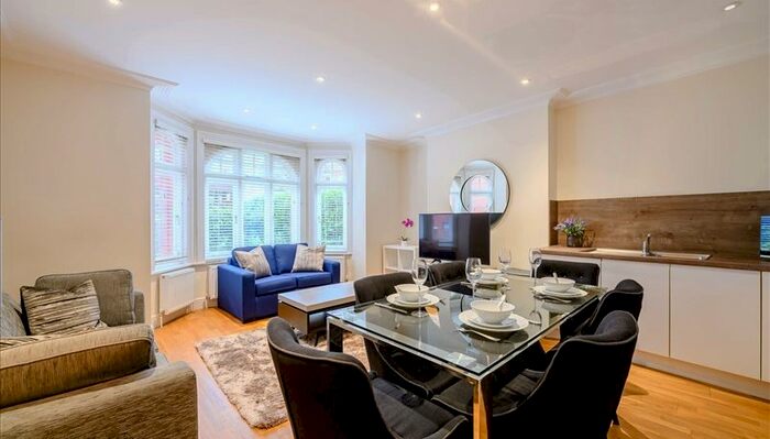 2 Bedroom Flat To Rent In King Street, London, W6