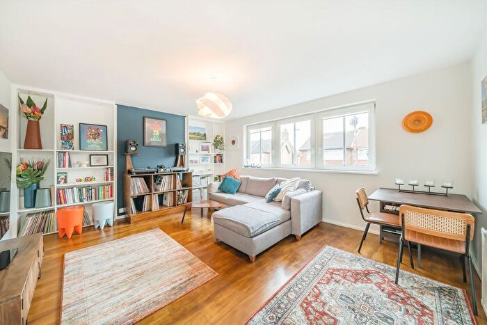 2 Bedroom Flat For Sale In Aldis Street, Tooting, SW17