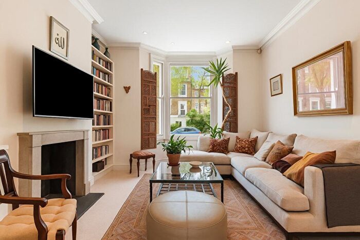 3 Bedroom Flat For Sale In Burnaby Street, Chelsea, SW10