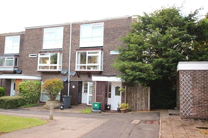 2 Bedroom Maisonette For Sale In Cordrey Gardens, Coulsdon, Surrey, CR5