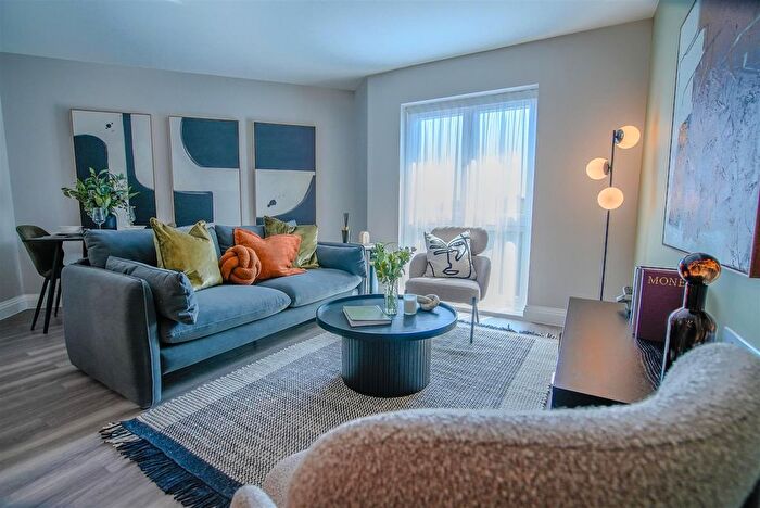 1 Bedroom Flat For Sale In River Walk, Tonbridge, TN9