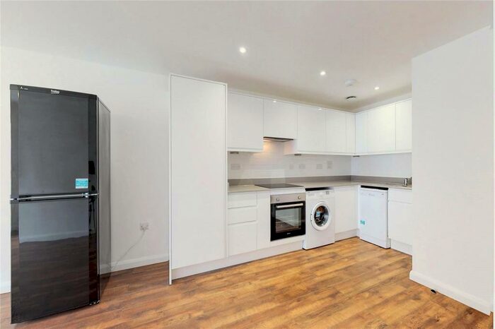 1 Bedroom Flat To Rent In Grand Union House, Slough, SL2