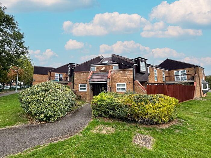 2 Bedroom Flat For Sale In Dylan Court, Houghton Regis, LU5