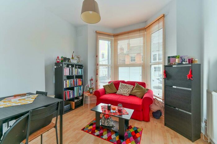 1 Bedroom Flat To Rent In High View Road, Crystal Palace, London, SE19