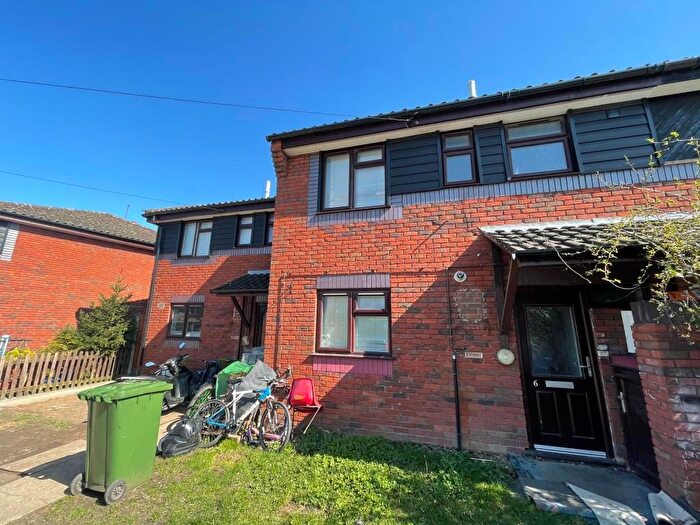 3 Bedroom Terraced House To Rent In Lorrimore Close, Billericay, CM12
