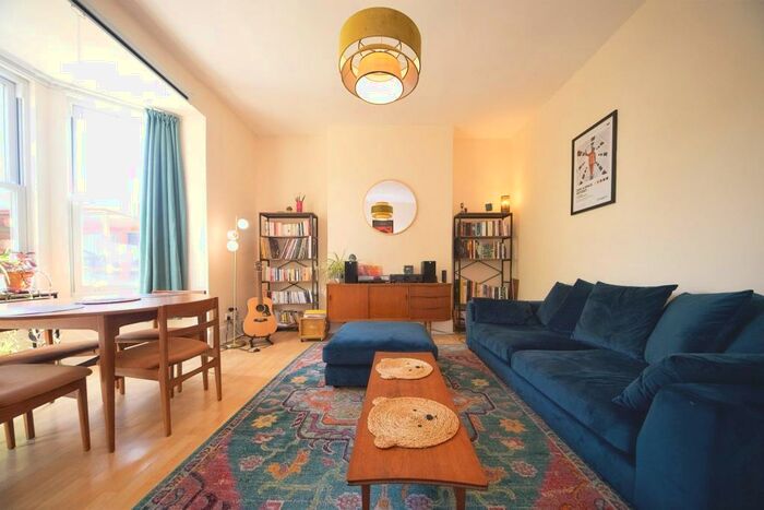 2 Bedroom Flat To Rent In Turle Road, N4