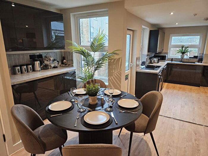 Flat To Rent In Reginald Road, Maidstone, ME16