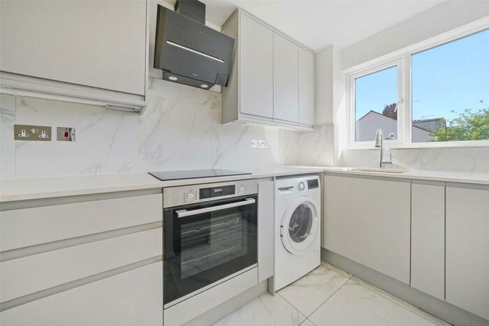 1 Bedroom Apartment To Rent In Cornmow Drive, Dollis Hill, London, NW10