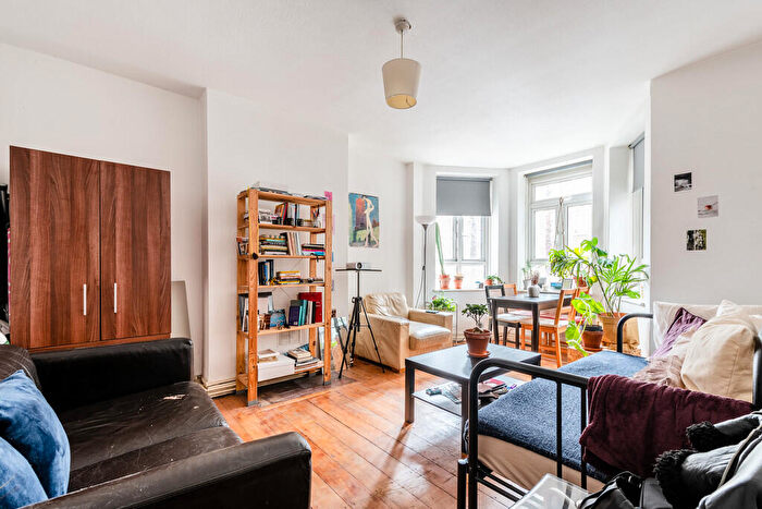 3 Bedroom Apartment For Sale In Edred House, London, E9