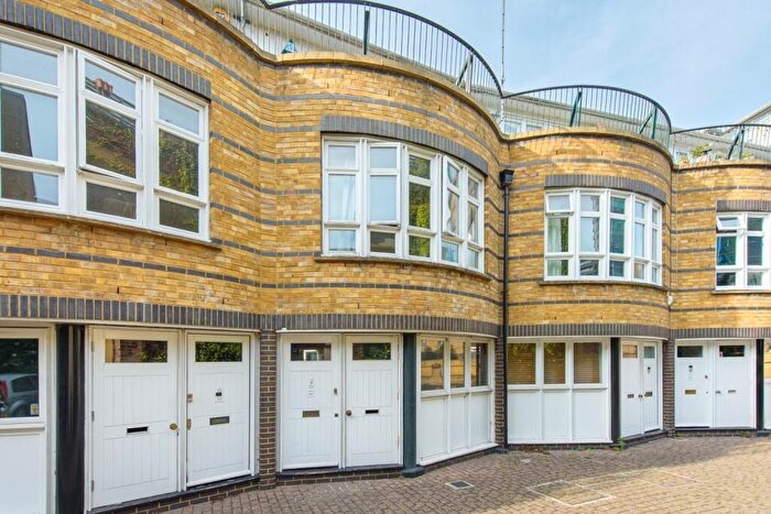 4 Bedroom Town House To Rent In Rosemary Street, London, N1